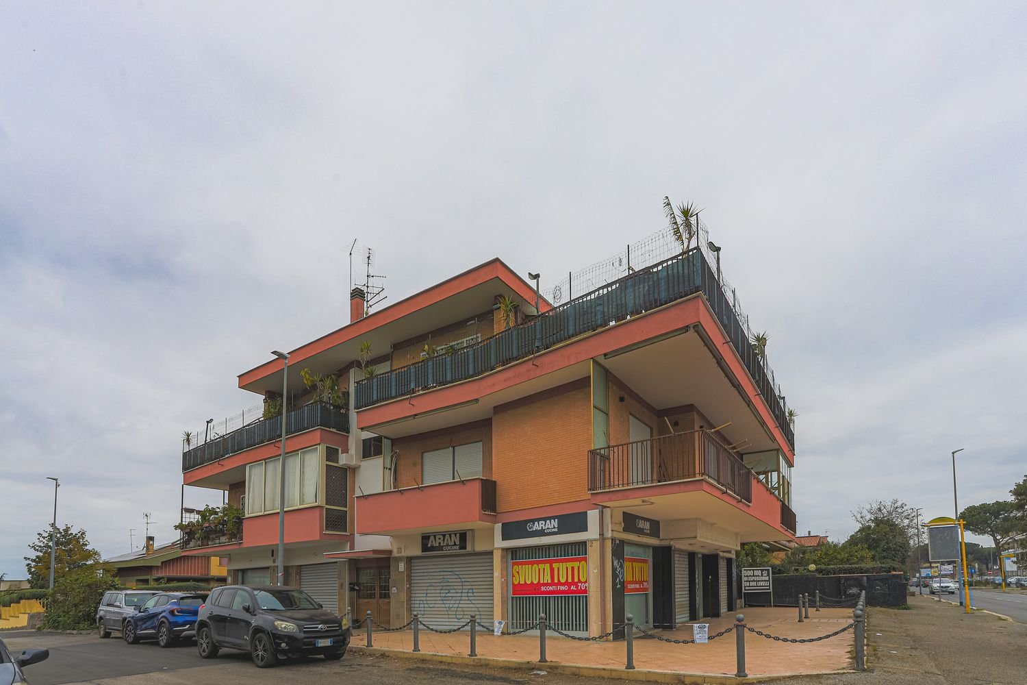 553m² Commercial property in Rome, Italy No. 155754