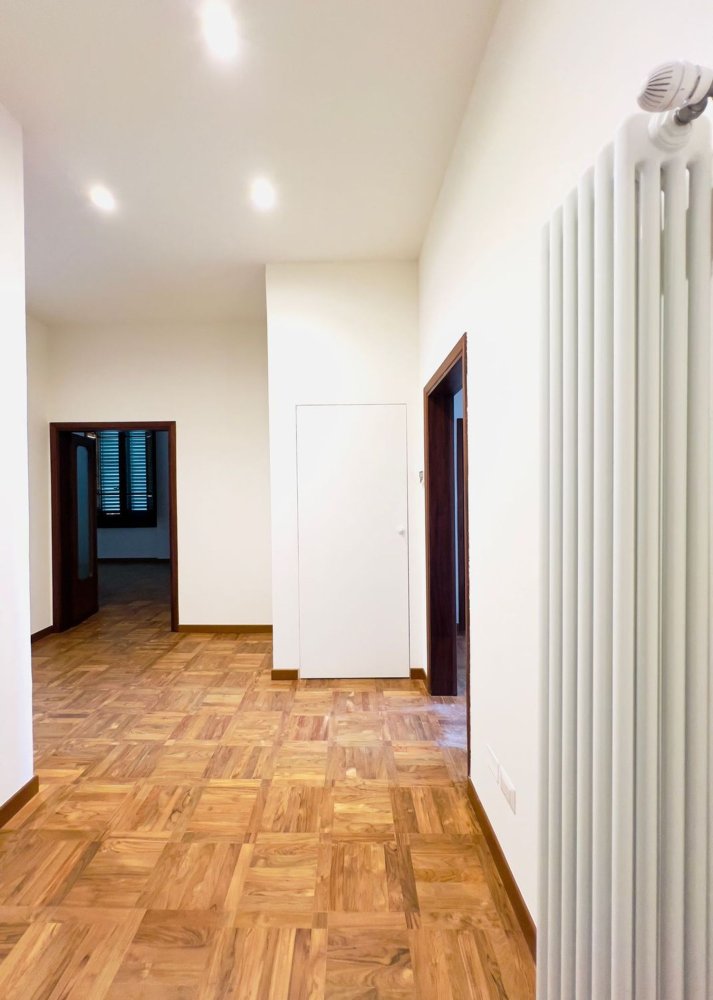 5 bedrooms Apartment in Montecatini Terme, Italy No. 325449