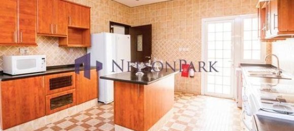 4 bedrooms Villa in Doha, Qatar No. 1223 6