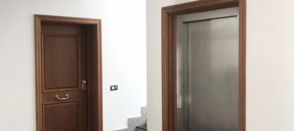 Квартира с 2 комнатами в Рим, Италия № 197750 13