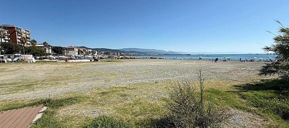 Gewerbliche Immobilie in Vado Ligure, Italy 280m², Nr. 301922 13