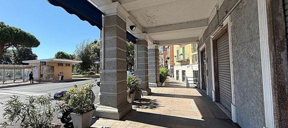 Gewerbliche Immobilie in Vado Ligure, Italy 280m², Nr. 301922 2