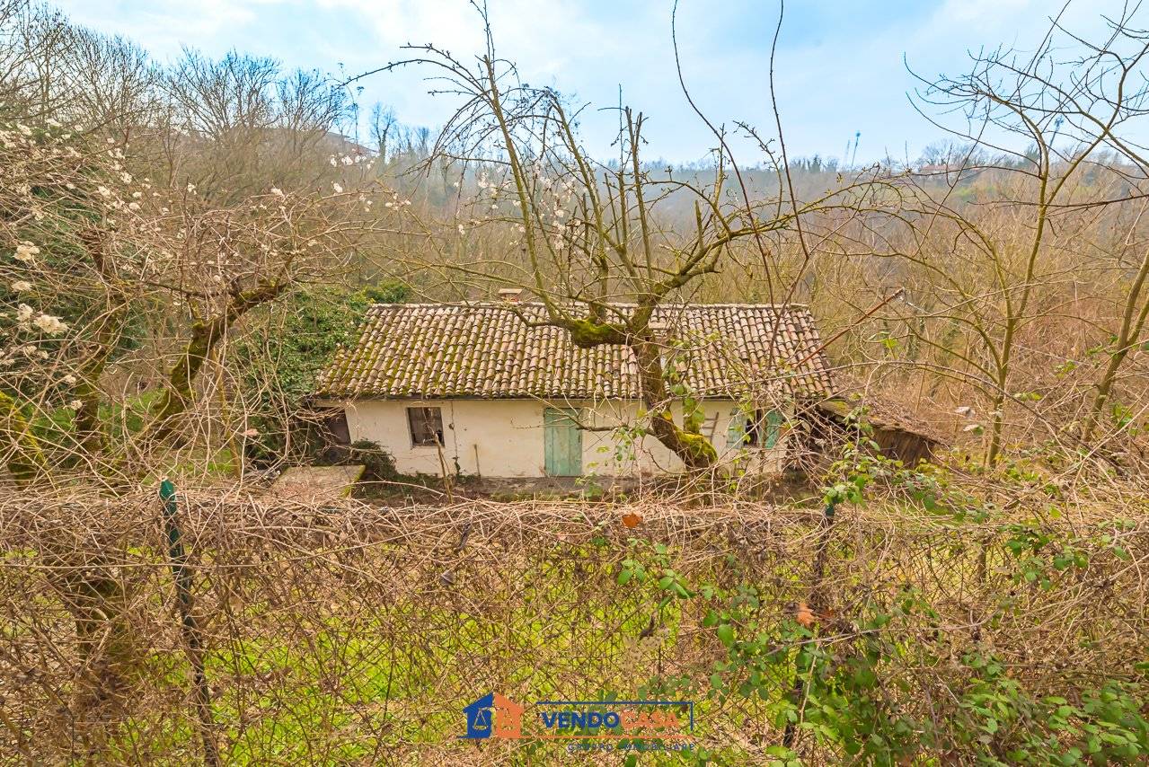 2 bedrooms House in Cherasco, Italy No. 89263