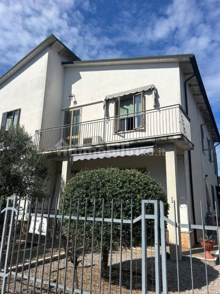 3 bedrooms Apartment in Marmirolo, Italy No. 295201