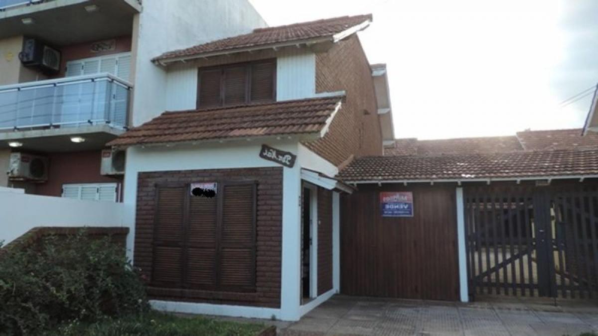 2 bedrooms House in Mar del Plata, Argentina No. 79145