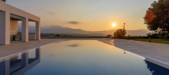 Вилла с 7 спальнями в Ираклион, Греция № 422 2