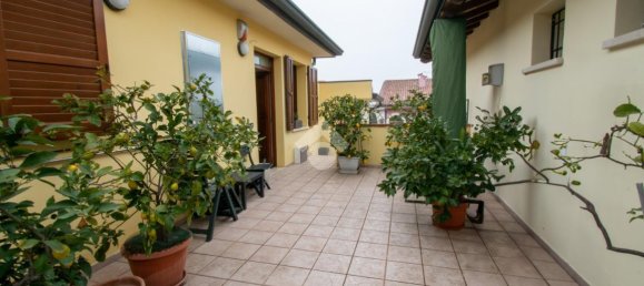 3غرفة شقة في Padenghe sul Garda, Italy رقم 26671 3