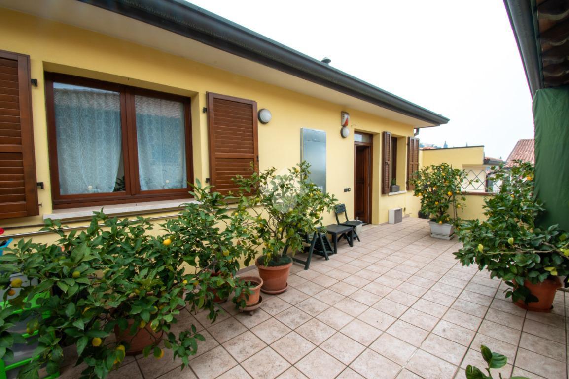 3غرفة شقة في Padenghe sul Garda, Italy رقم 26671