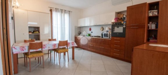 3غرفة شقة في Padenghe sul Garda, Italy رقم 26671 8