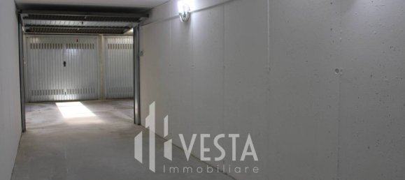 Garage à Erba, Italy 23m² No. 338927 3