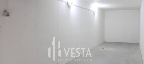 Garage à Erba, Italy 23m² No. 338927 2