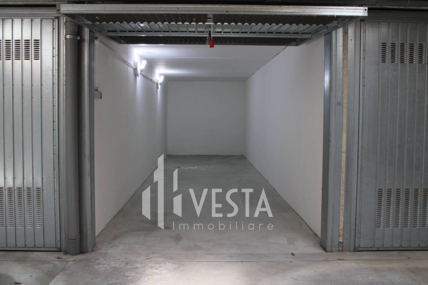 Garage à Erba, Italy 23m² No. 338927