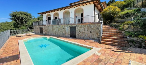 5 bedrooms Villa in Lisciano Niccone, Italy No. 82159 4