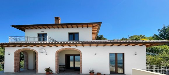 5 bedrooms Villa in Lisciano Niccone, Italy No. 82159 2