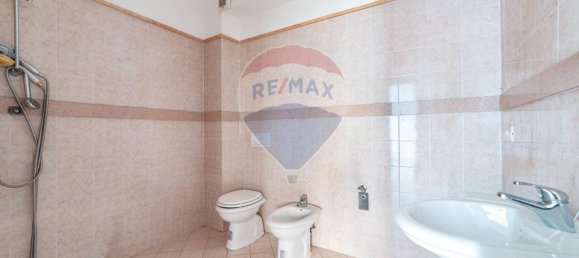 6-salle Appartement à Montecarotto, Italy No. 15310 9