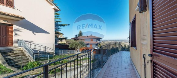 6-salle Appartement à Montecarotto, Italy No. 15310 3