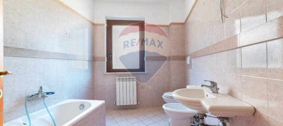 6-salle Appartement à Montecarotto, Italy No. 15310 7