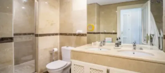 Apartamento de 3 dormitorios en Marbella, Spain No. 183031 32