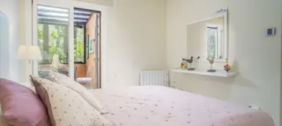 Apartamento de 3 dormitorios en Marbella, Spain No. 183031 2