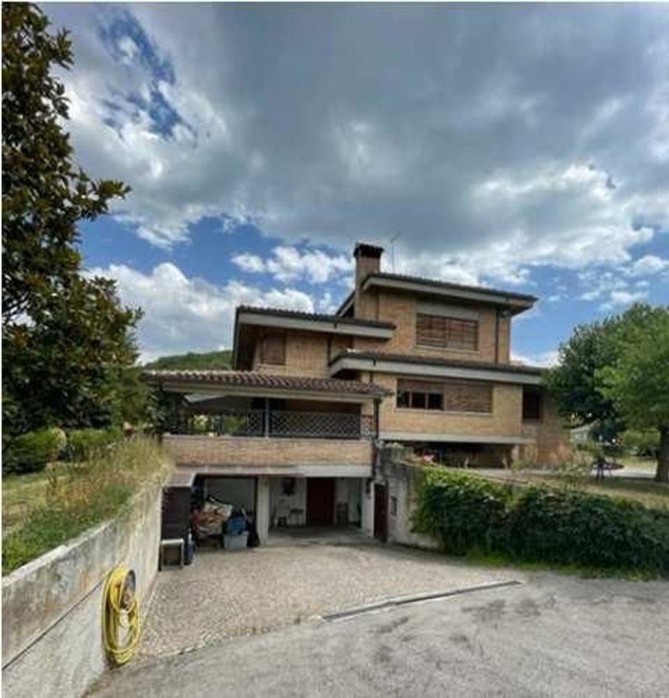 Вилла с 2 комнатами в Фронтоне, Италия № 96151