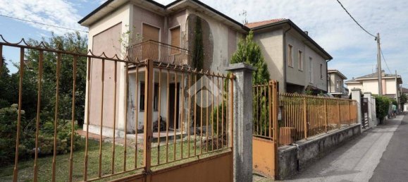 2 Schlafzimmer Villa in Sovico, Italy, Nr. 296808 3