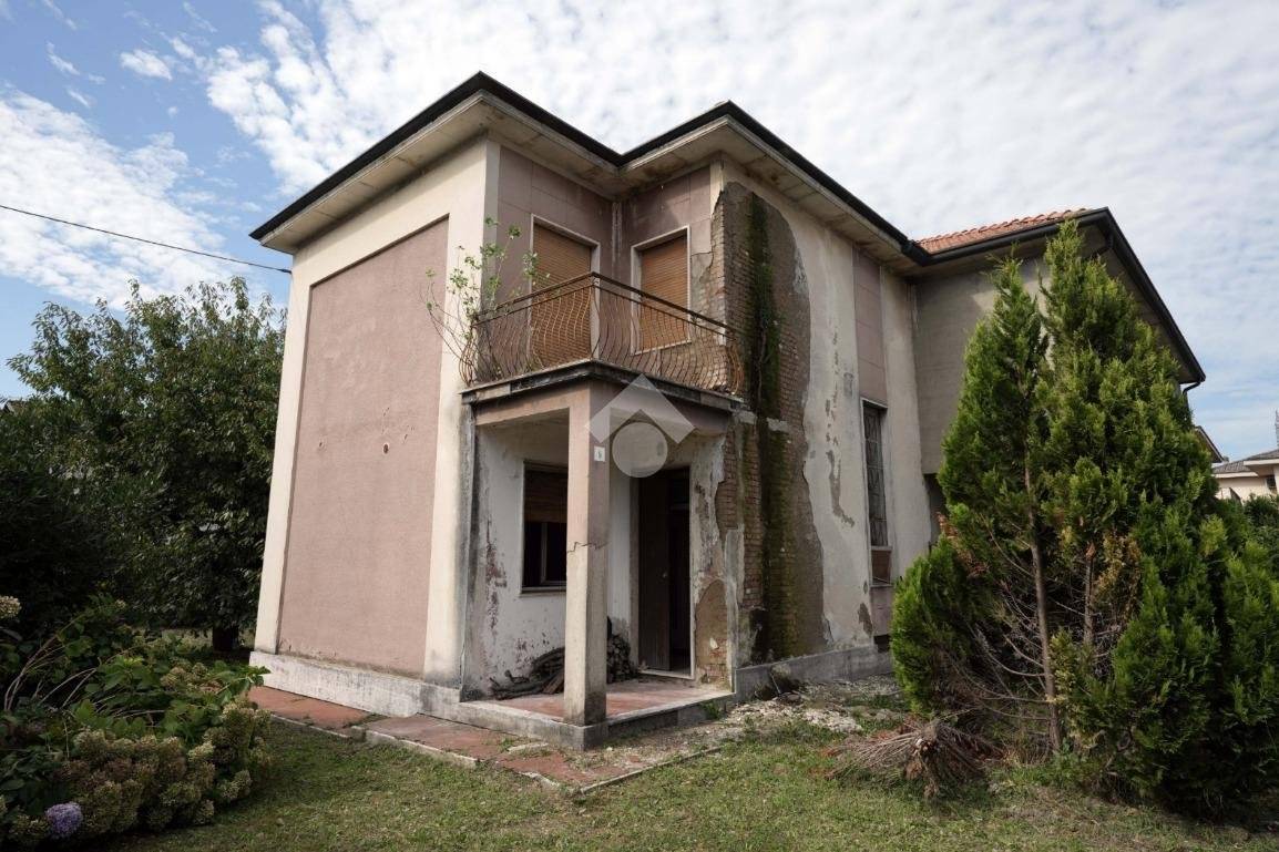 2 Schlafzimmer Villa in Sovico, Italy, Nr. 296808