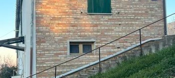 Земельный участок 140м² в Урбино, Италия № 251500 2