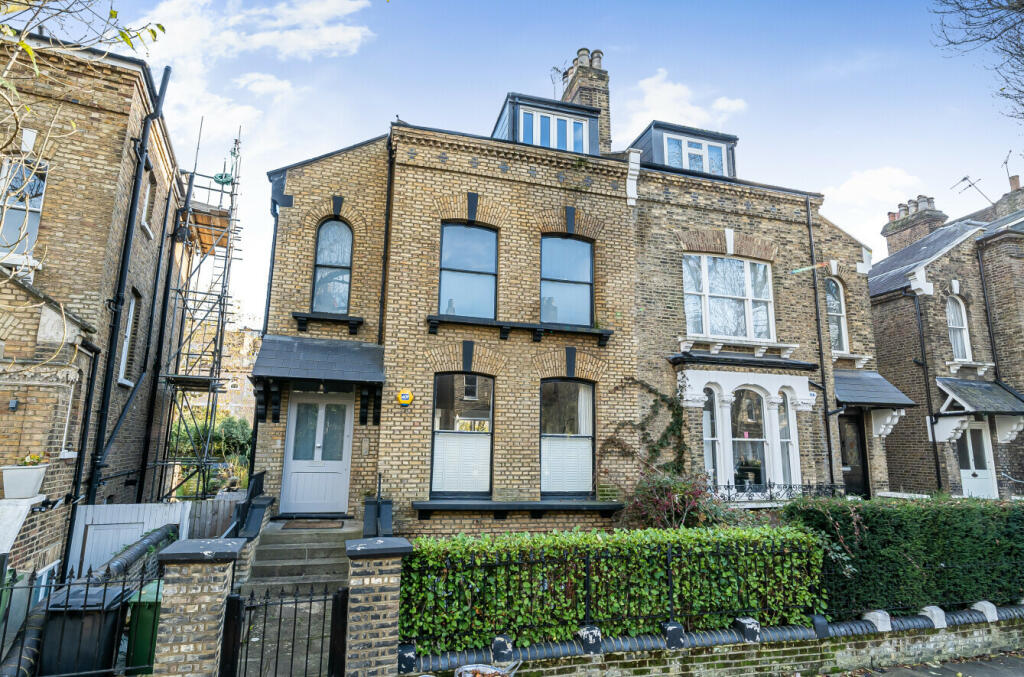 4 bedrooms House in Kentish Town, United Kingdom No. 11129