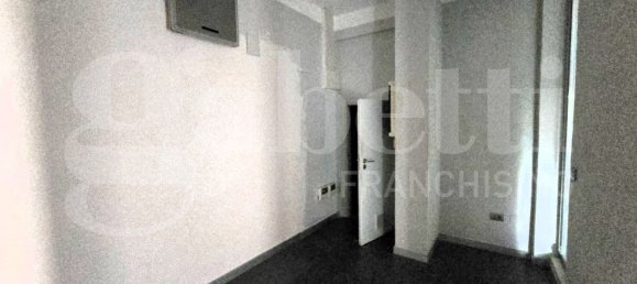 Офис 151м² в Изерния, Италия № 279574 30