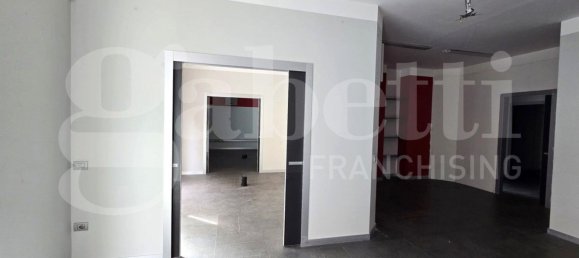 Офис 151м² в Изерния, Италия № 279574 22