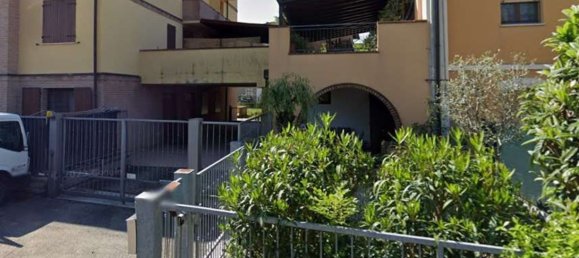 44m² Garage in Castelfranco Emilia, Italy No. 97222 11