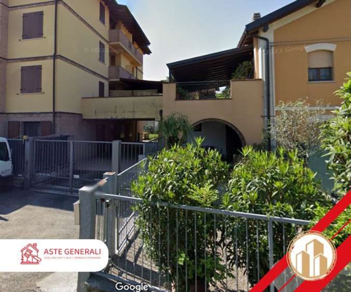 44m² Garage in Castelfranco Emilia, Italy No. 97222