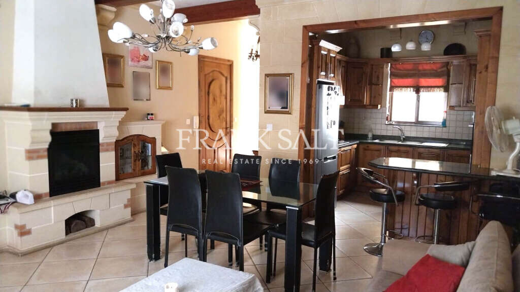 Квартира с 3 спальнями в Виктория, Мальта № 3106