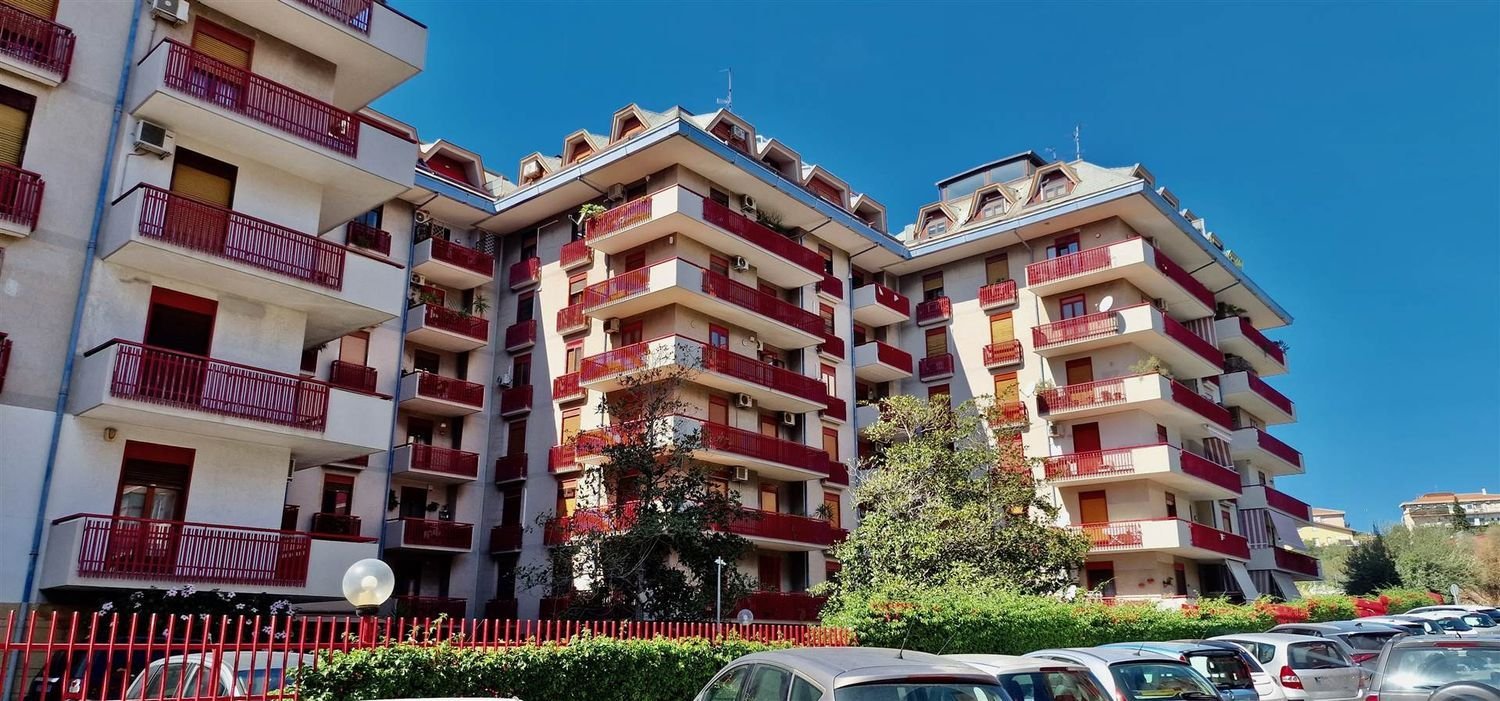 Apartamento de 6 habitaciónes en Tremestieri Etneo, Italy No. 290440