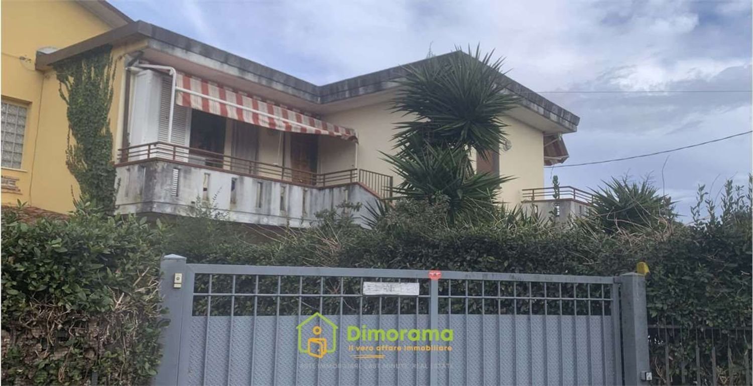 7-Zimmer Wohnung in Massa, Italy, Nr. 45700