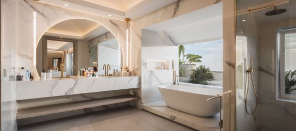 3 bedrooms Penthouse in Marbella Golden Mile, Spain No. 2918 4