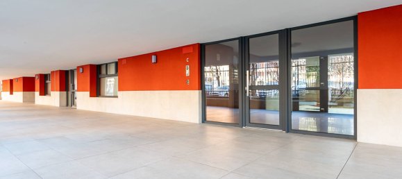 4 bedrooms Apartment in Turin, Italy No. 99939 3