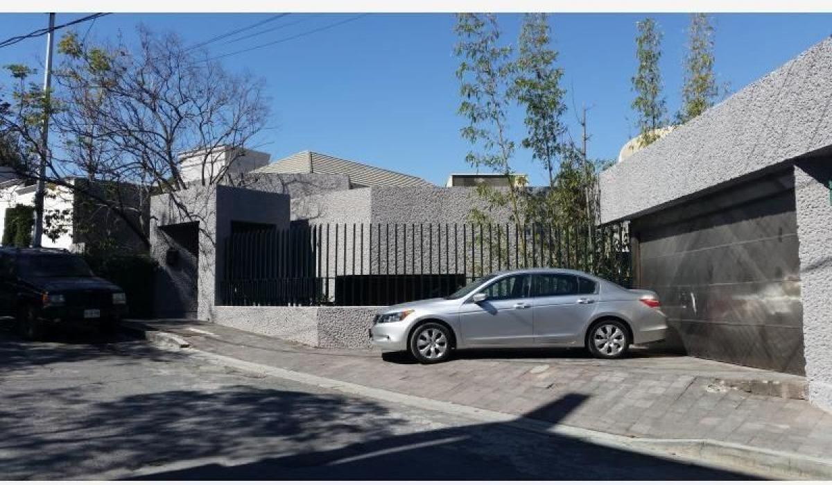 3 bedrooms House in San Pedro Garza Garcia, Mexico No. 177353