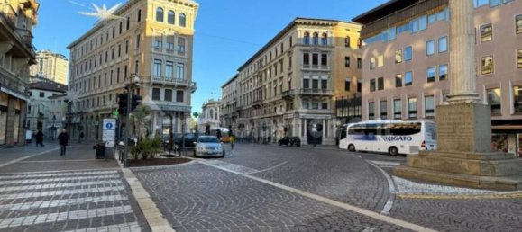 Офис с 5 комнатами в Падуя, Италия № 154100 4