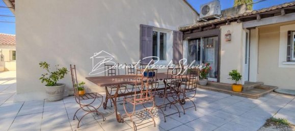 3 bedrooms Villa in Carpentras, France No. 301827 3