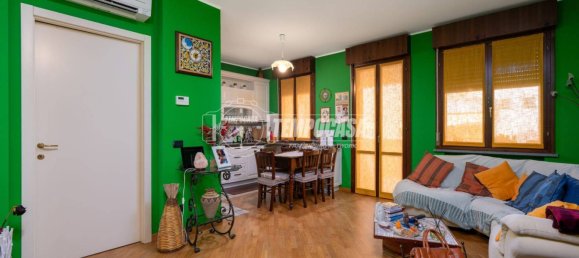 Apartamento de 2 dormitorios en Reggio Emilia, Italy No. 332968 5