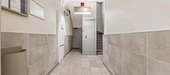 Studio in Paris, France No. 131534 8