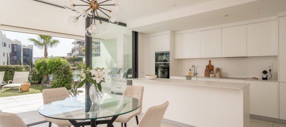 Квартира с 2 спальнями в Фуэнхирола, Испания № 140311 11