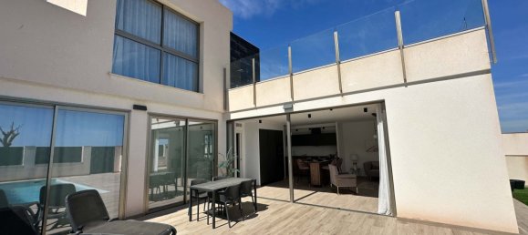 Villa de 3 dormitorios en La Manga del Mar Menor, Spain No. 8874 2