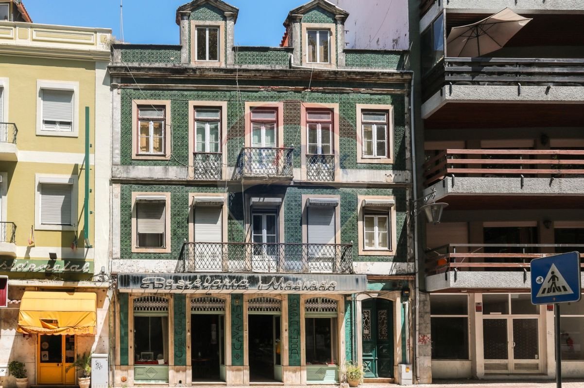 551m² Building in Caldas da Rainha, Portugal No. 63035