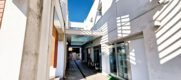 107m² Commercial property in Rimini, Italy No. 374026 5