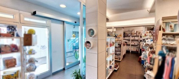 107m² Commercial property in Rimini, Italy No. 374026 10