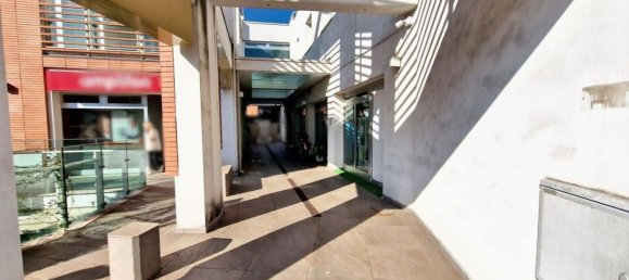 107m² Commercial property in Rimini, Italy No. 374026 3