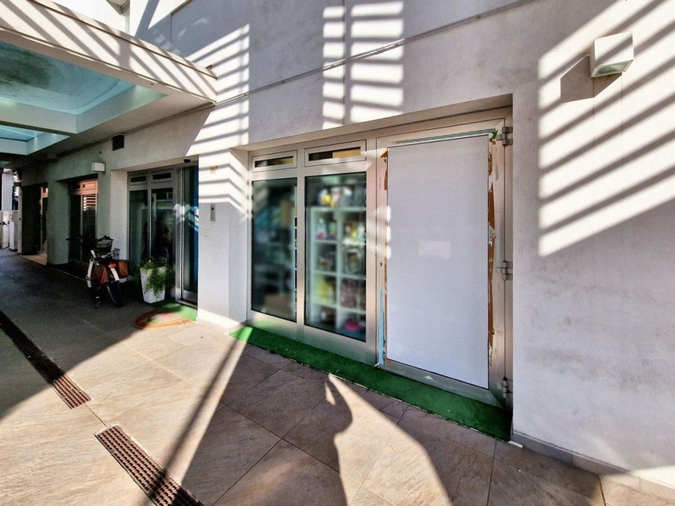 107m² Commercial property in Rimini, Italy No. 374026