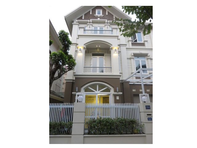 Villa de 5 dormitorios en Tay Ho, Vietnam No. 4599